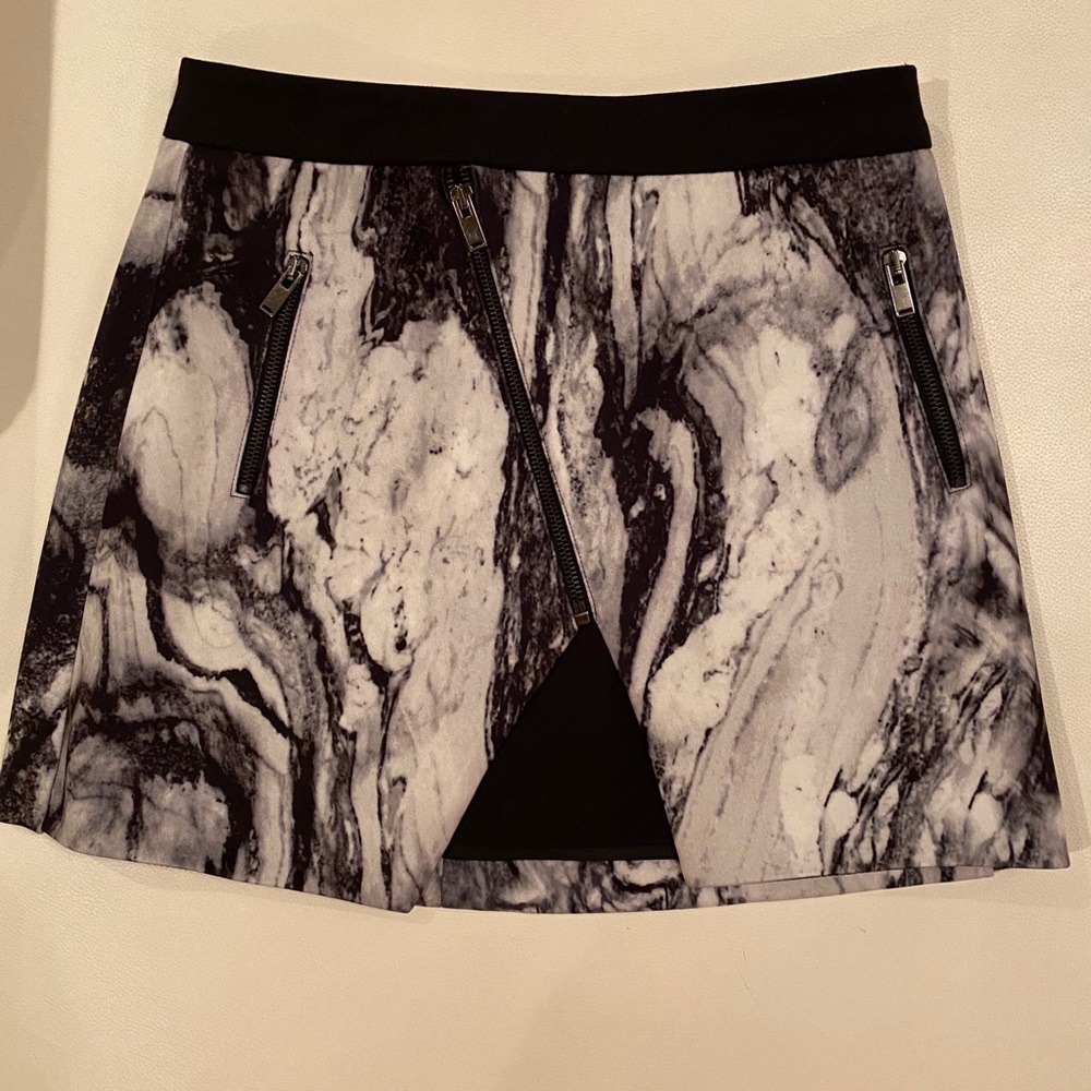 NWOT Zara Black white mini skirt Size S